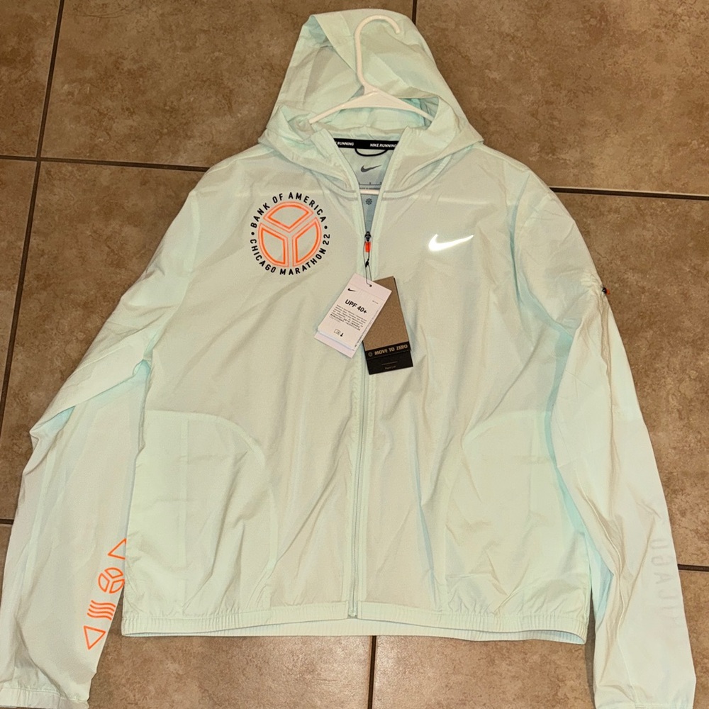 🆕Nike Mint Green Hooded with Orange Accents Windbreaker. Limited addition🆕